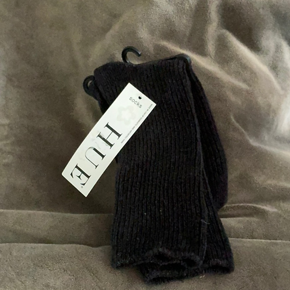 Hue Black Ribbed Socks